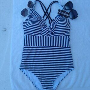 Bundle matching sunglasses&well-designed cool swimming suit brand new